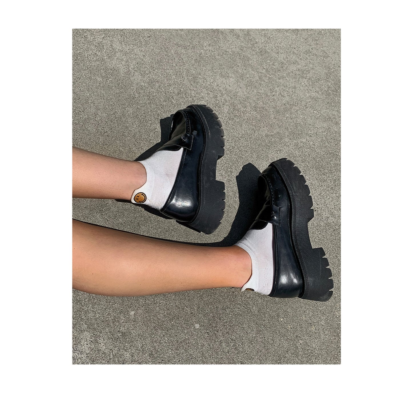 FLOOF Ankle Smile Emoji Socks in White